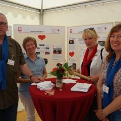 Die Mitarbeiter des Ortscaritasverbandes Hildesheim freuen sich auf Besucher