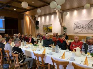 In gemütlicher Atmosphäre konnten die Engagierten zum Dank für ihre Arbeit in der Integrationshilfe gemeinsam frühstücken. Foto: Caritas In gemütlicher Atmosphäre konnten die Engagierten zum Dank für ihre Arbeit in der Integrationshilfe gemeinsam frühstücken. Foto: Caritas