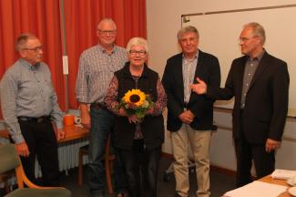 Dechant Wolfgang Voges (rechts) dankt den scheidenden Caritasratsmitgliedern Manfred Pilzner, Rudolf Kaltenhäuser, Monika Wulf und Heinrich Albers. Foto: Pohlmann/Caritas Dechant Wolfgang Voges (rechts) dankt den scheidenden Caritasratsmitgliedern Manfred Pilzner, Rudolf Kaltenhäuser, Monika Wulf und Heinrich Albers. Foto: Pohlmann/Caritas